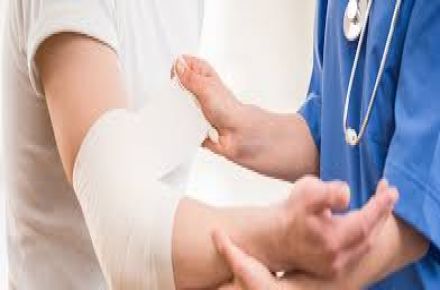 دکتر احمد رمضانپور فوق تخصص زانو